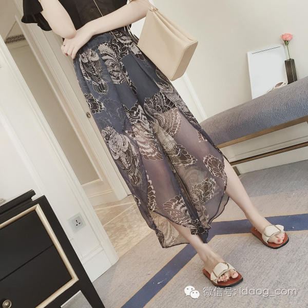 这么美丽的衣服你还在犹豫什么?