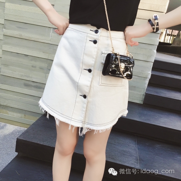 这么美丽的衣服你还在犹豫什么?