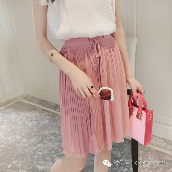 这么美丽的衣服你还在犹豫什么?