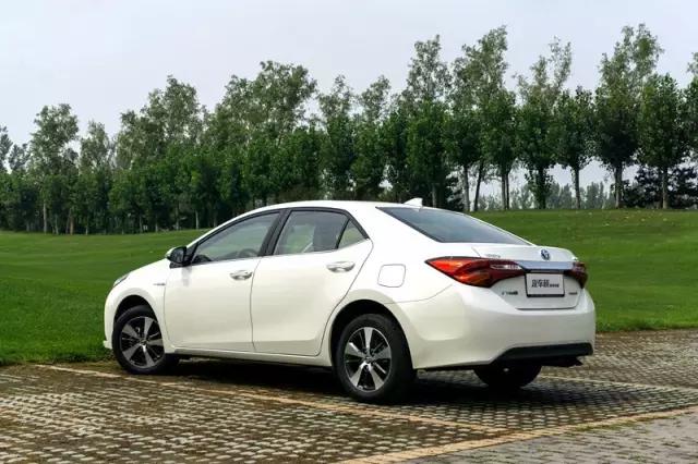 广汽丰田雷凌双擎2018款,丰田雷凌双擎好还是日产轩逸好