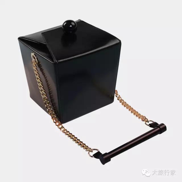 想在旅行中穿的比景色更撩人,何必东走(fei)西逛(qian