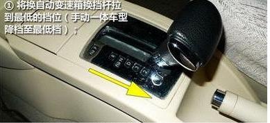 油门踏板不回位是怎么回事,开车时突然油门踏板难回位