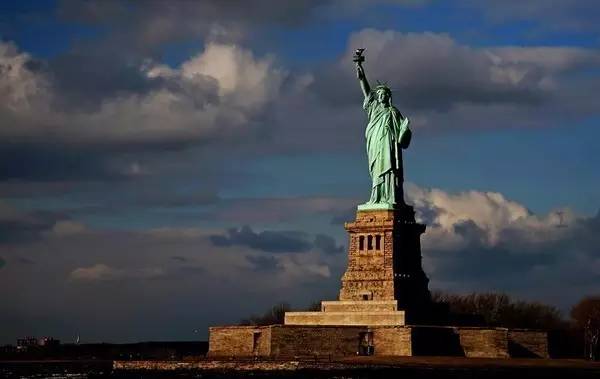 人民币贬值创12年新低,人民币贬值后的钱包守得住吗