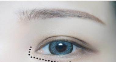 katebr-1五色眼影如何用,博主们的化妆技巧适合普通人吗