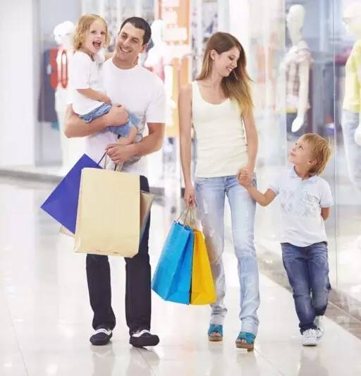 大牌,折扣!FM小镇打造小香港,休闲购物两不误!