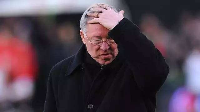 克拉滕伯格误判集锦,克拉滕伯格连出黄牌