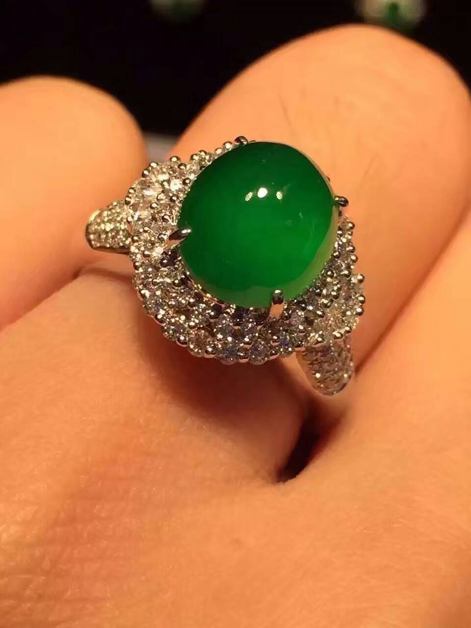 翡翠微商教程4.当一个客户总在询问高价位的货时该怎么做。