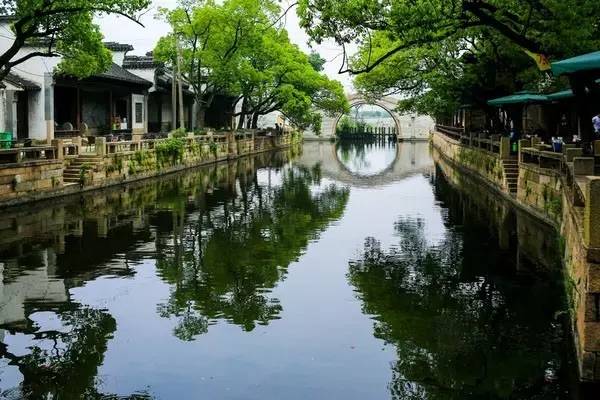 无锡属于贫穷吗,无锡算是小城市吗