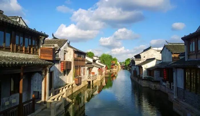 无锡属于贫穷吗,无锡算是小城市吗