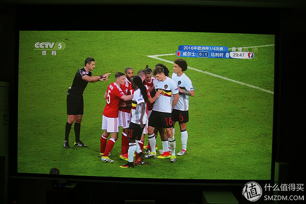 看欧洲杯的球迷,看爽