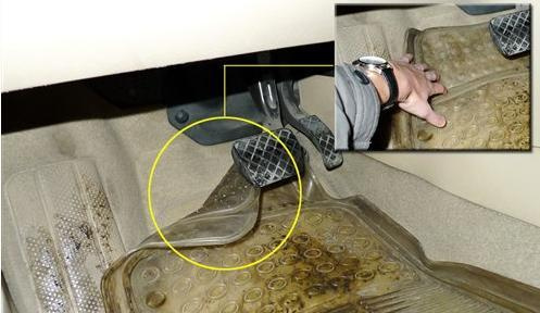 油门踏板不回位是怎么回事,开车时突然油门踏板难回位