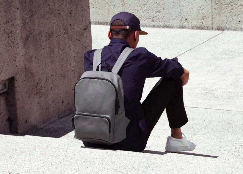 老板出门谈生意带什么包 (商务人士背什么包合适)