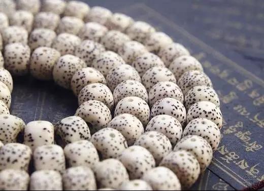 顺白星月菩提单圈搭配,顺白星月菩提为什么便宜了