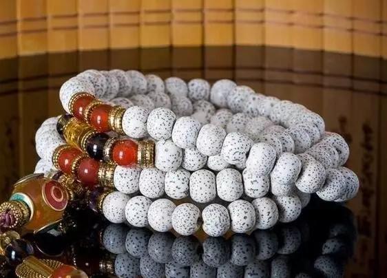 顺白星月菩提单圈搭配,顺白星月菩提为什么便宜了