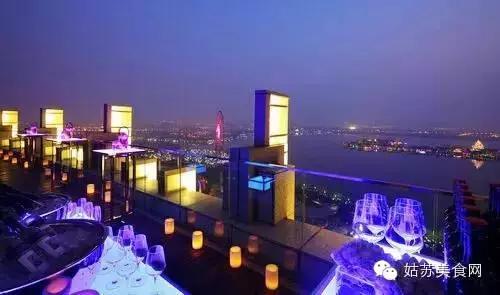 欧洲杯决赛酒吧看球,欧洲杯决赛球迷冲入赛场