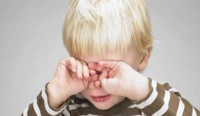 小孩喜欢挤眼睛视频,孩子最近总是挤眼睛撅嘴怎么回事