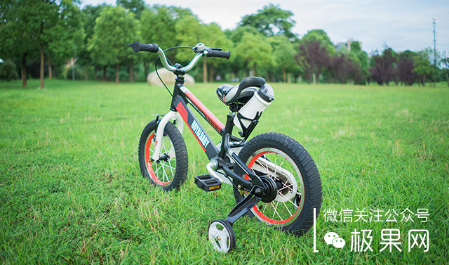 这辆美亚销量第一的童车,孩子骑上想摔跤都难