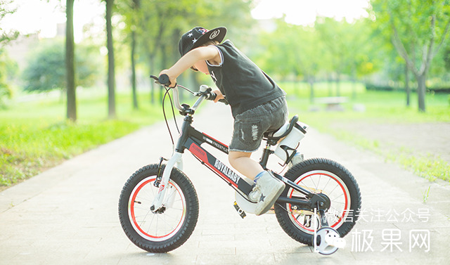 这辆美亚销量第一的童车,孩子骑上想摔跤都难