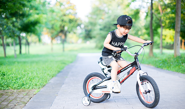 这辆美亚销量第一的童车,孩子骑上想摔跤都难