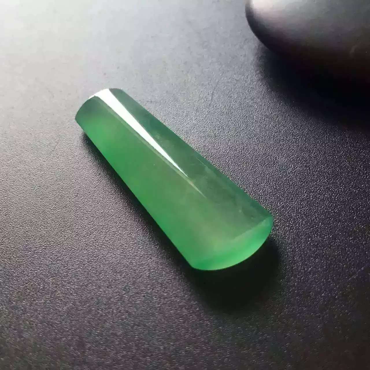 翡翠微商教程4.当一个客户总在询问高价位的货时该怎么做。