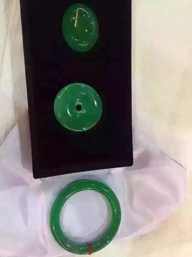 翡翠微商教程4.当一个客户总在询问高价位的货时该怎么做。