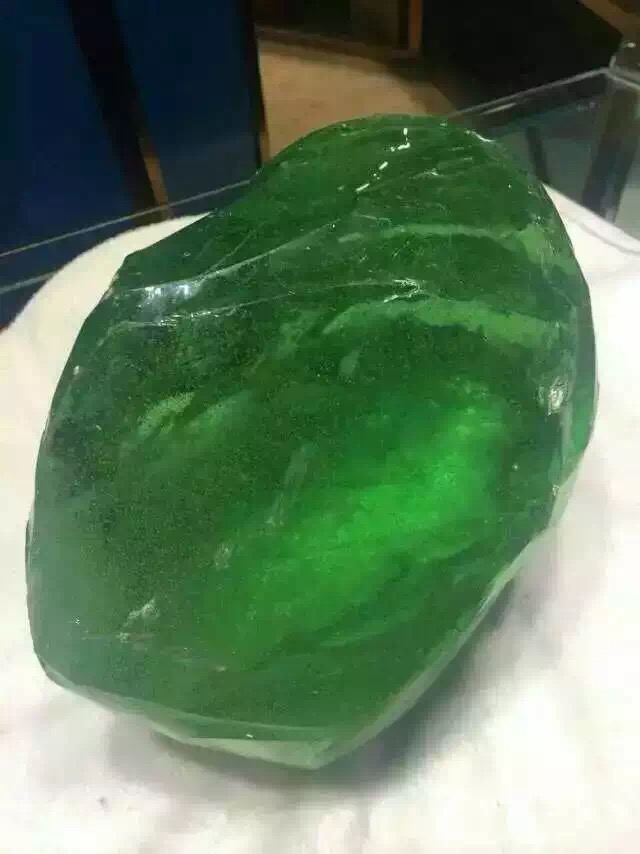 翡翠微商教程4.当一个客户总在询问高价位的货时该怎么做。