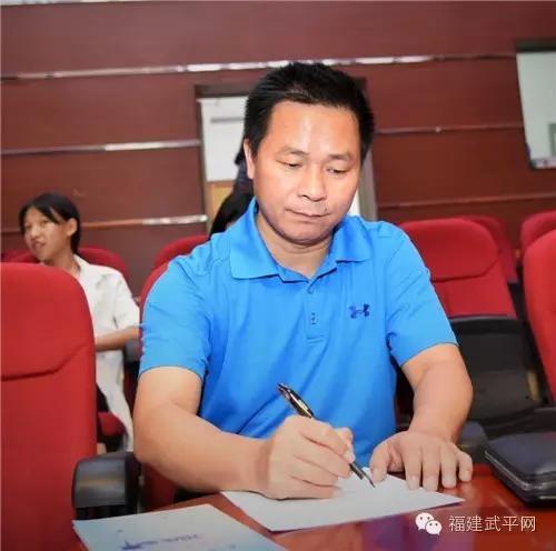 专访武平籍男高音、国际声乐大赛银奖获得者温鸿祥老师