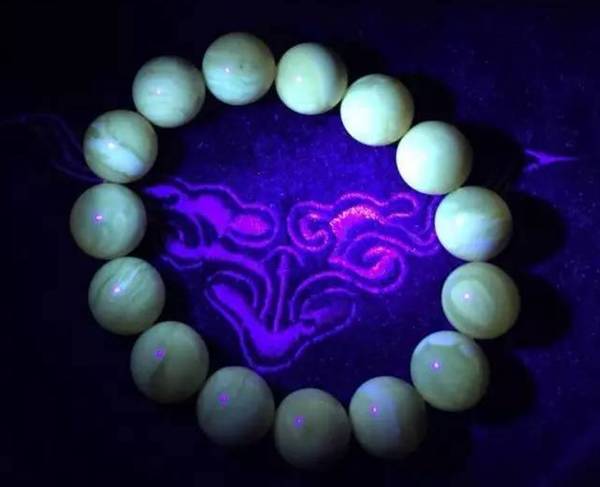 真正的蜜蜡是啥样的,蜜蜡这种东西你真的懂吗