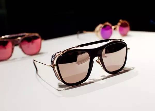 快拿下这只温柔野兽,TA能帮你挡脸藏肉!