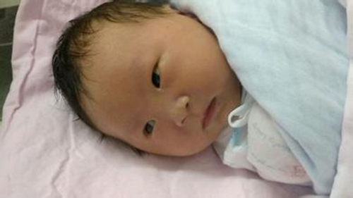 妈妈哭诉：先天愚型宝宝重病，要不要倾家荡产去治