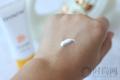 悦享阳光无负担有丹姿润白一夏