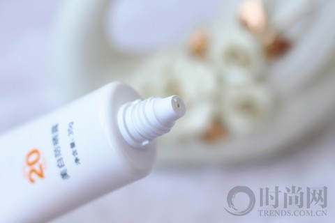 悦享阳光无负担有丹姿润白一夏