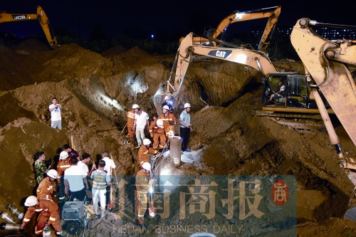 河南女童掉入枯井,女童坠入深井邻居身绑麻绳下井