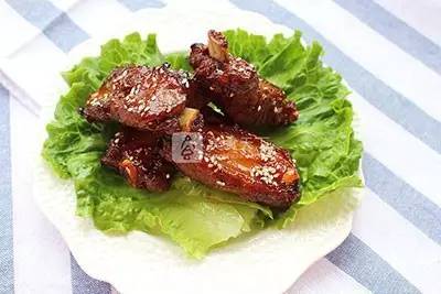 牛排骨用空气炸锅怎样做好吃鲜嫩,排骨鲜嫩多汁的技巧