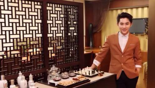 明星的梳妆台都有什么护肤品,明星用什么化妆台最好