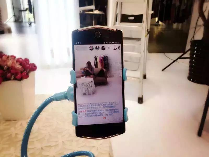 小卖家做直播，没颜没身材还能凭什么？