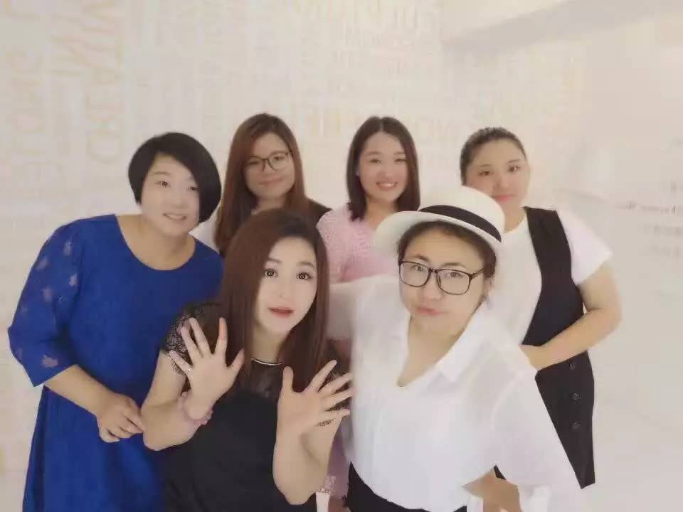 小卖家做直播，没颜没身材还能凭什么？