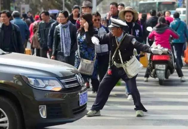 老张的病房被“挤爆”了!对于大家的捐款,他有话说