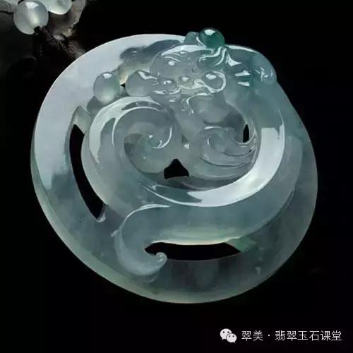 绿色翡翠和红色翡翠一起镶嵌,翡翠镶嵌垫底色和不垫底的区别