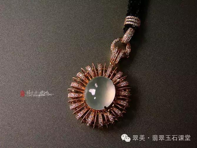 绿色翡翠和红色翡翠一起镶嵌,翡翠镶嵌垫底色和不垫底的区别