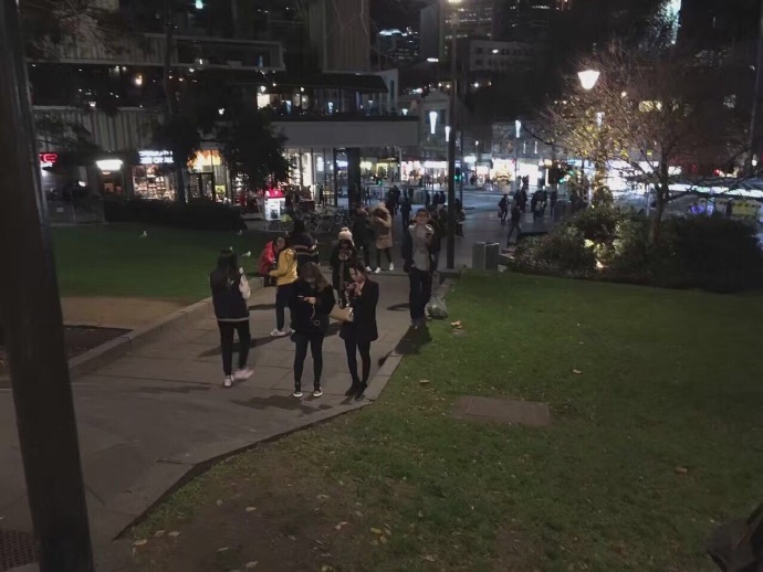 在家里玩pokemongo,现在还能玩pokemongo