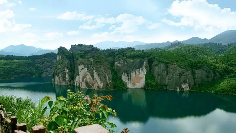 《红旗飘飘》《净土》著名词曲人为《碧血丹心》主题曲再次合作