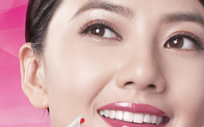 消除额头上鱼尾纹的动作,眼睛周边穴位可以减少鱼尾纹