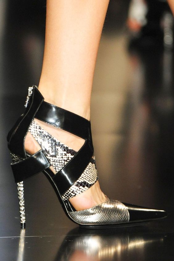 100块和1000块的照片区别,100块和1000块哪个更便宜