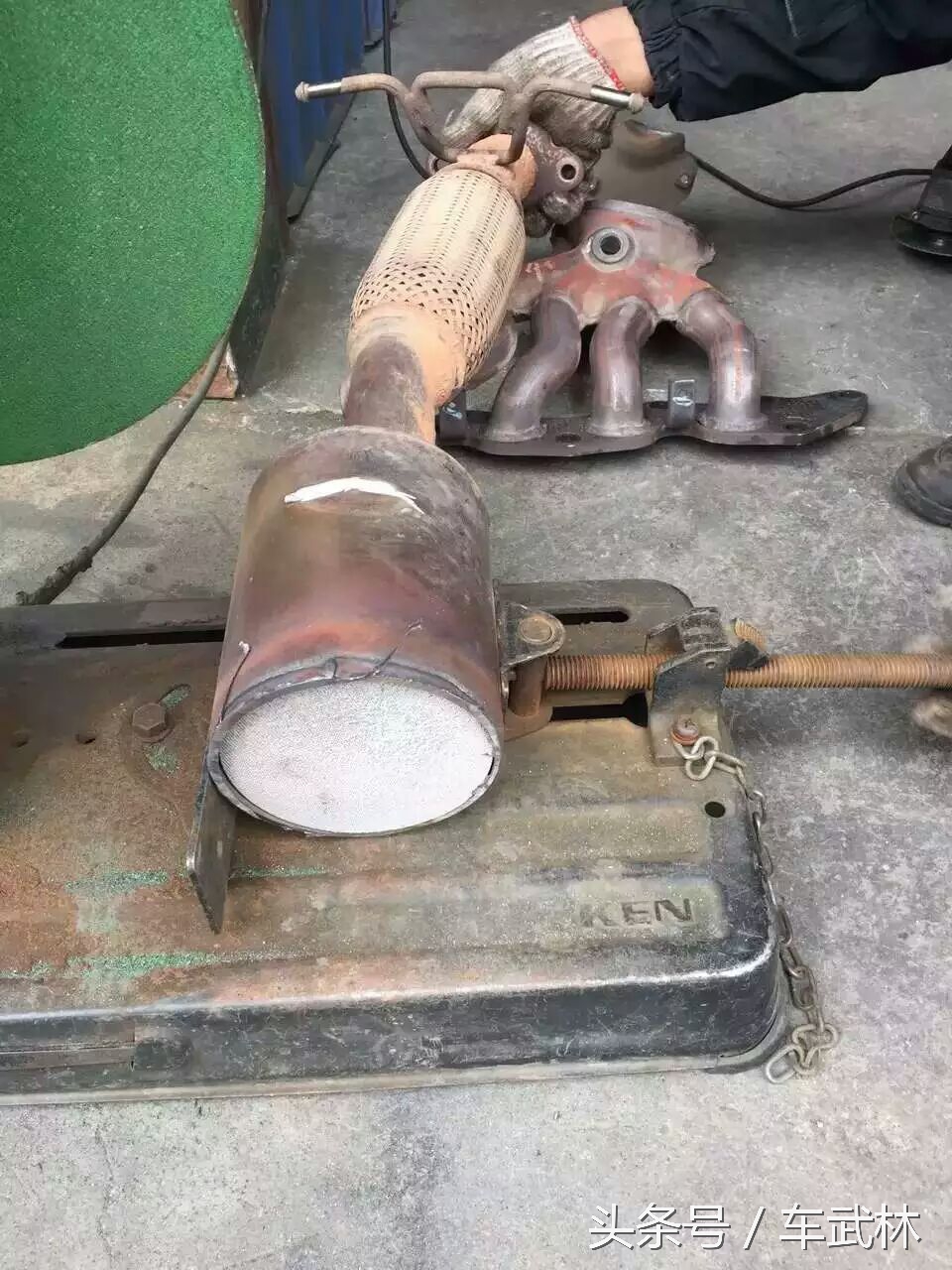 蒙迪欧致胜三元催化器怎么拆,10万公里福特蒙迪欧2.0缸内积碳