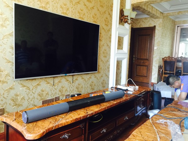 客厅变身小影院，1.5万入了乐视超4Max703D电视