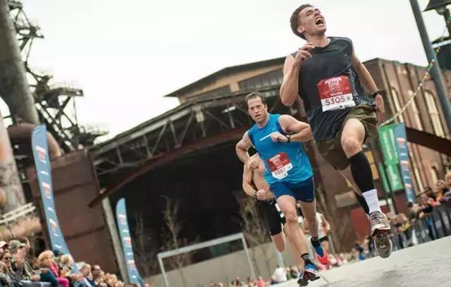 该怎么练才能跑好一场马拉松,跑半程马拉松的26个技巧与建议