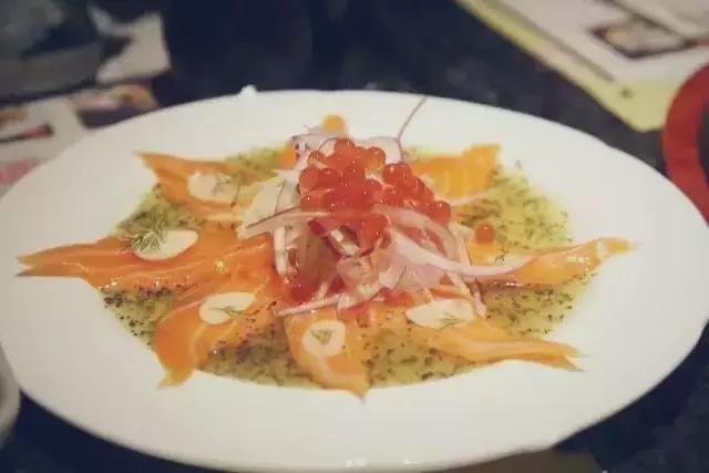 在香港不只是买买买，最重要的如何尝遍美食的全攻略