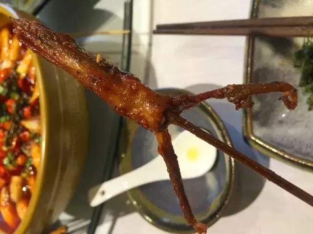 成都烧烤没和你闹！来来来，撸了这一杯，还有三杯……