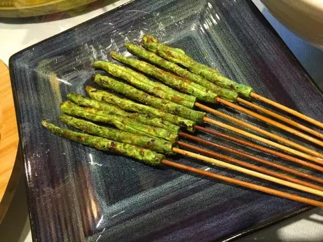 成都烧烤没和你闹！来来来，撸了这一杯，还有三杯……